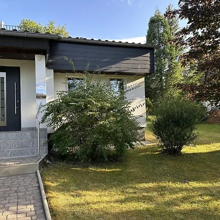 Schoenes 400m Vom See, Sauna, Kamin, Klima, Garten * Lichtenberg (Bavaria)